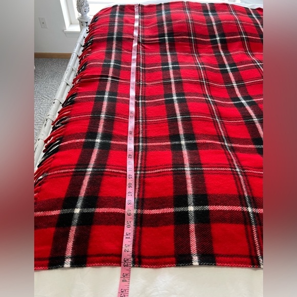 Faribo | Acrylic Fringed | Red Black Tartan Plaid Travel Lap Blanket - Picture 4 of 7